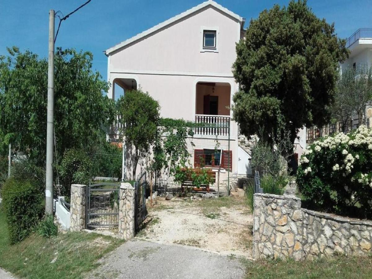 Apartments Smilje I Maslina Gornji Karin Exterior foto