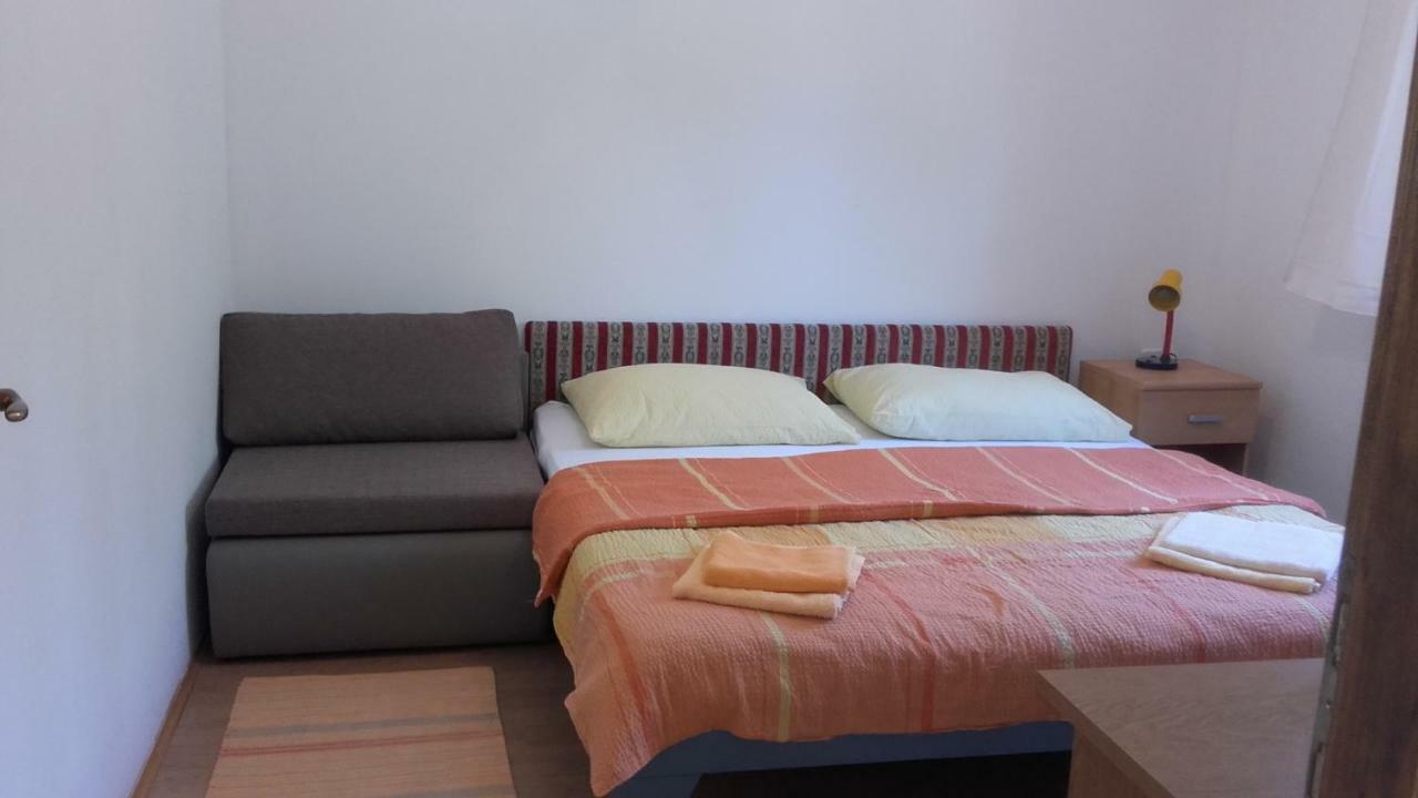 Apartments Smilje I Maslina Gornji Karin Exterior foto